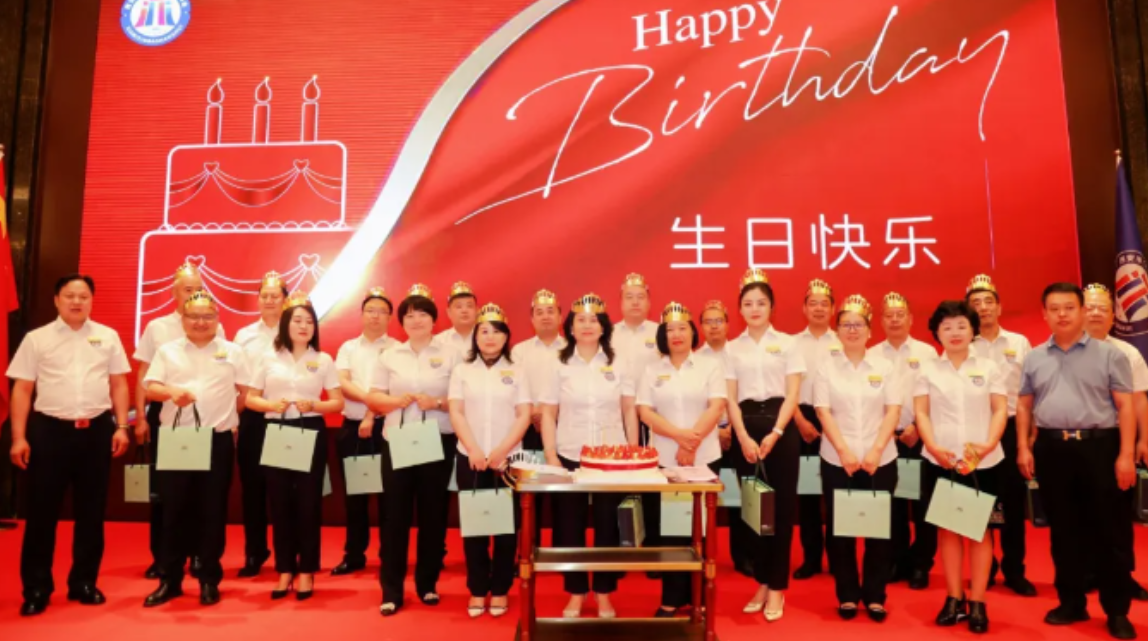 西安市(E)MBA助企商會(huì)召開(kāi)第三屆第二十七期理事會(huì)——陜西醫(yī)賽爾生物科技向過(guò)生日的理事誠(chéng)摯送祝福