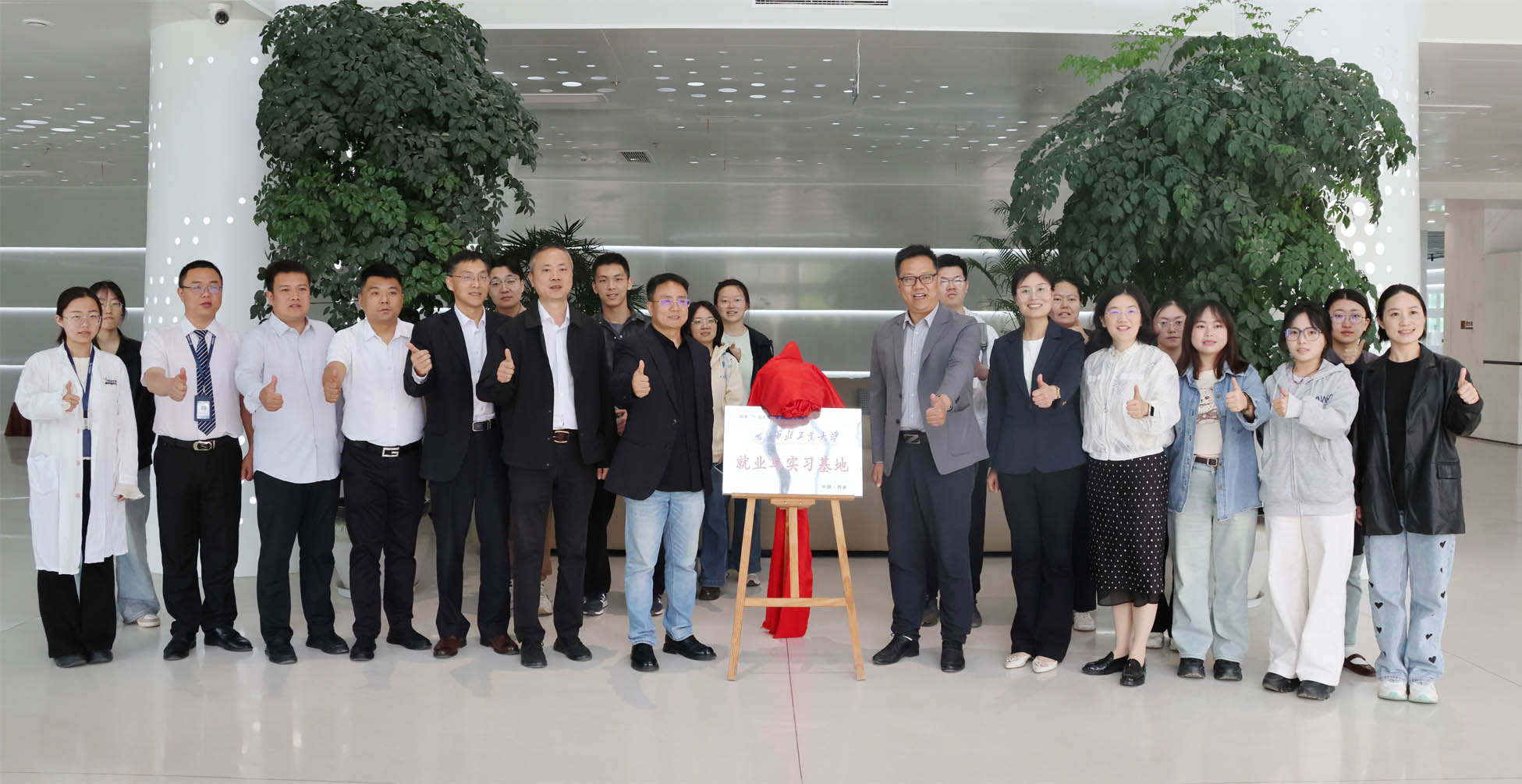 1754820279305921.jpg 1754820279305921.jpg